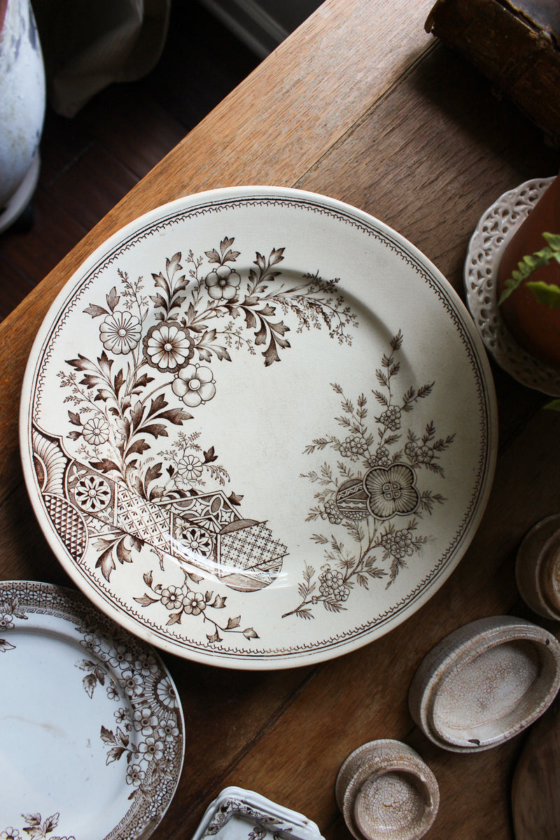 19c Aesthetic Movement Dinner Plate